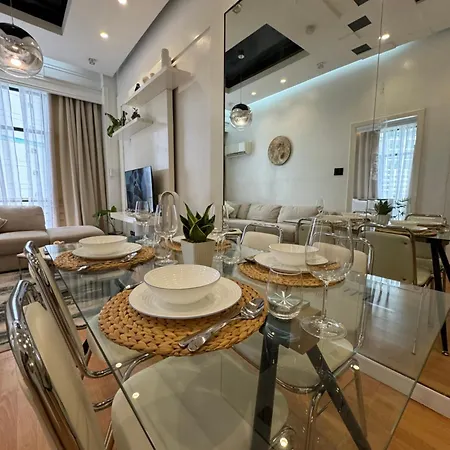 Minimalist Luxury Spacious 1 Bedroom In Burgos Circle