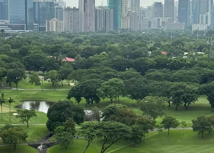 Minimalist Luxury Spacious 1 Bedroom In Burgos Circle