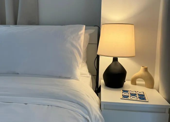 Minimalist Luxury Spacious 1 Bedroom In Burgos Circle Apartamento