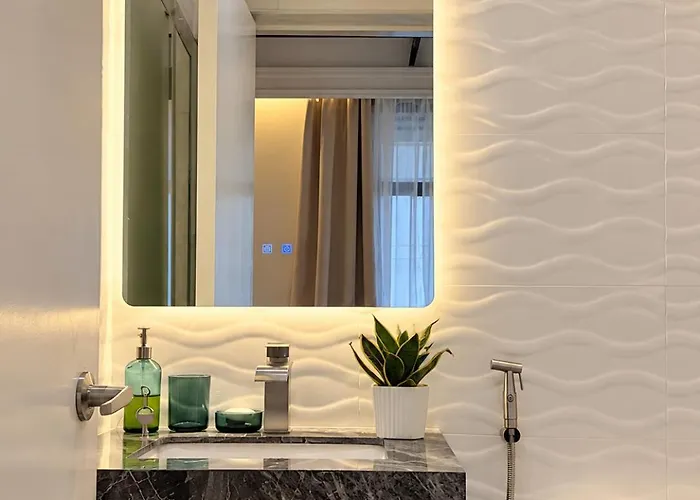 Minimalist Luxury Spacious 1 Bedroom In Burgos Circle Apartamento