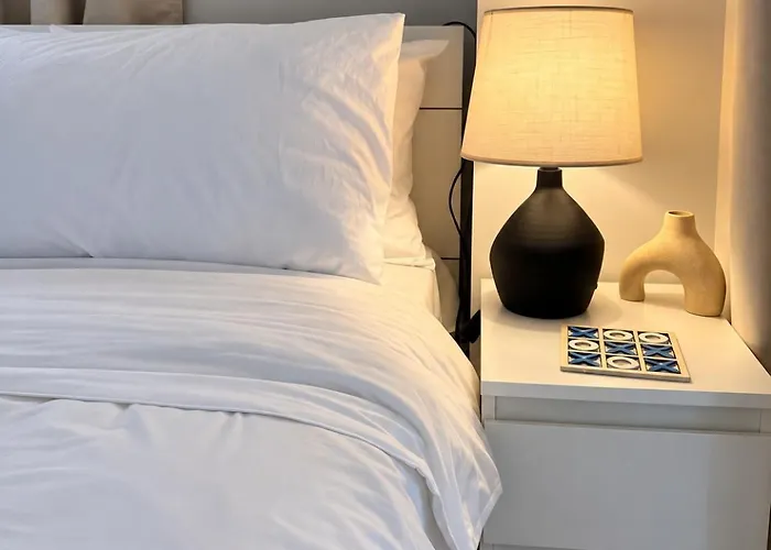 Minimalist Luxury Spacious 1 Bedroom In Burgos Circle Manila