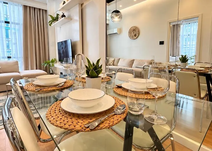Minimalist Luxury Spacious 1 Bedroom In Burgos Circle Apartamento *